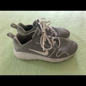 Girls Nike Tennis Shoes
